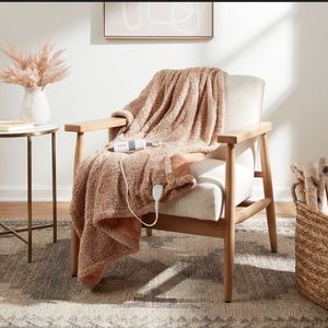 Threshold heated Sherpa throw